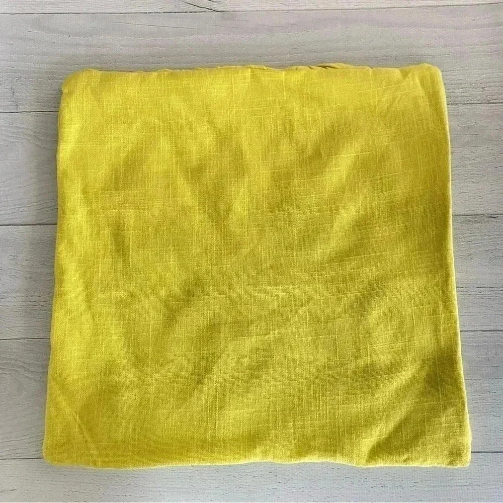 CB2 PINTUCK YELLOW 18